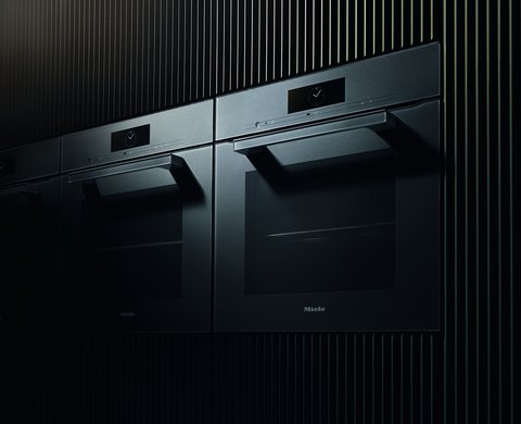 Innovative Küchen-Elektrogeräte (Induktionskochfeld, Dialoggarer, Dampfgarer) von Miele