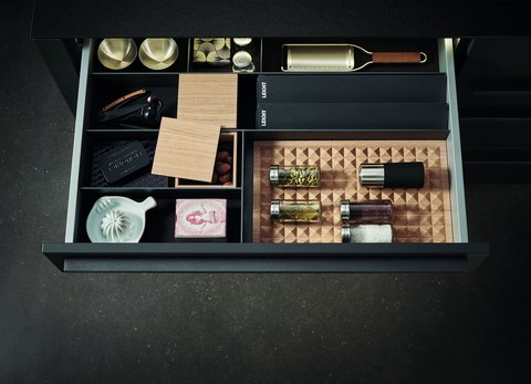 Keukenlade indeling met de keukenaccessoires van Leicht