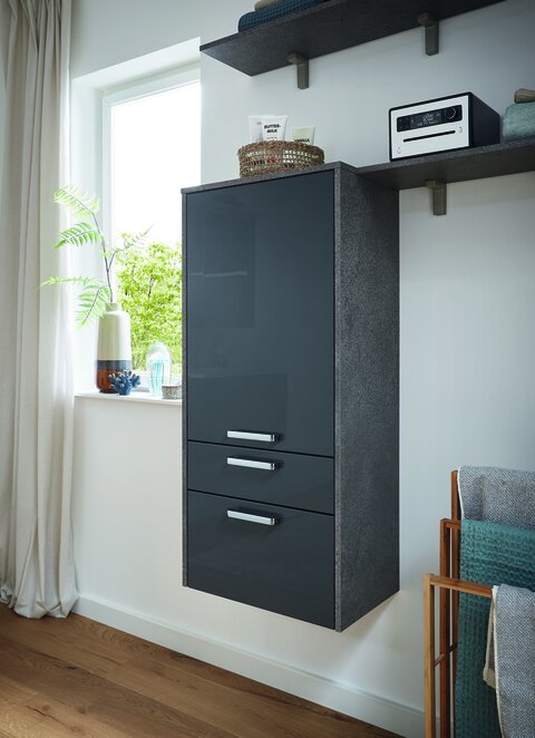 Flash Hängeschrank von Nobila für das Badezimmer