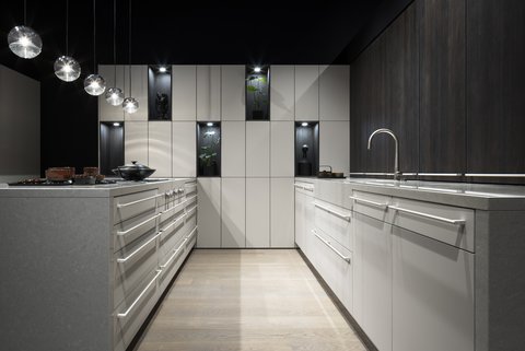 Witte design keuken met kookeiland van Leicht | Foto: Constantin Meyer