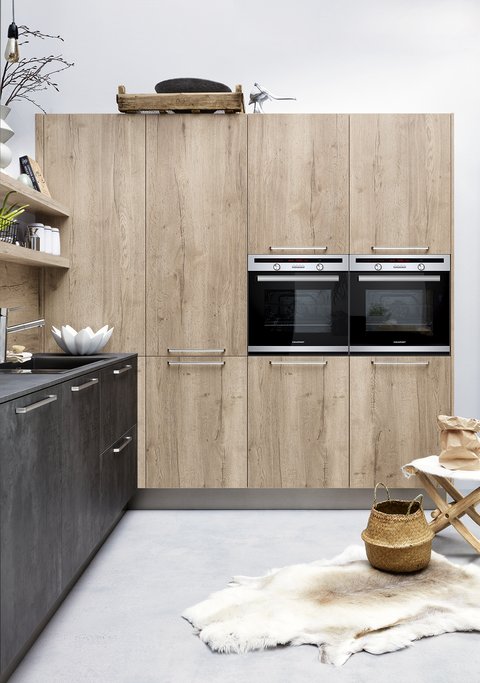 Moderne Küche mit Griffen und Fronten in Alteiche sand und Graphit Küche in modernem Design mit Griffen und Fronten in den Ausführungen Alteiche sand und Graphit