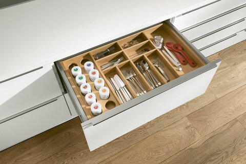 Organizer für Schubladen in der Küche