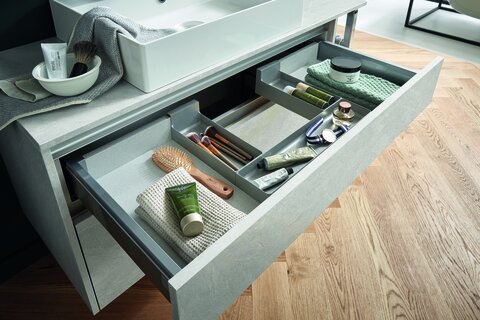 Klug durchdachte Schublade von Nobilia Badezimmer-Schrank