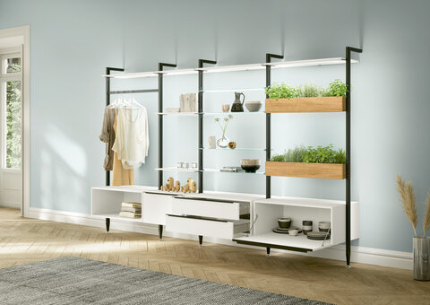 intensiv beleuchtete Garderobe