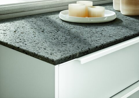 Grau melierte Oberfläche auf Nobilia Badezimmer-Schrank