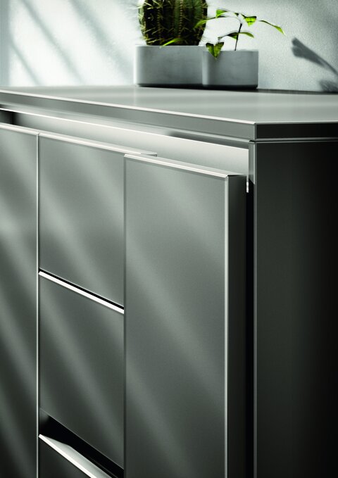 Grauer Nobilia Badezimmer-Schrank